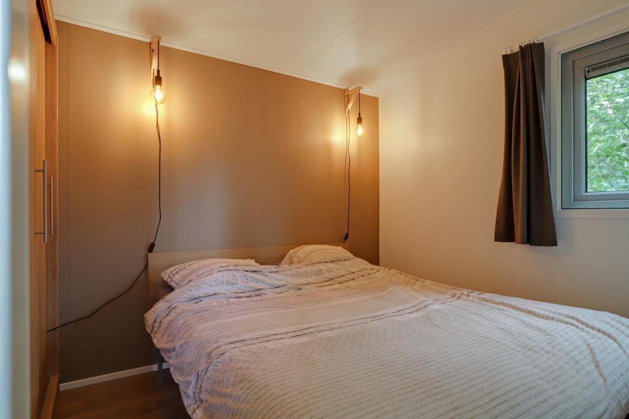 Landelijk Chalet 87 Oosterwolde  المظهر الخارجي الصورة