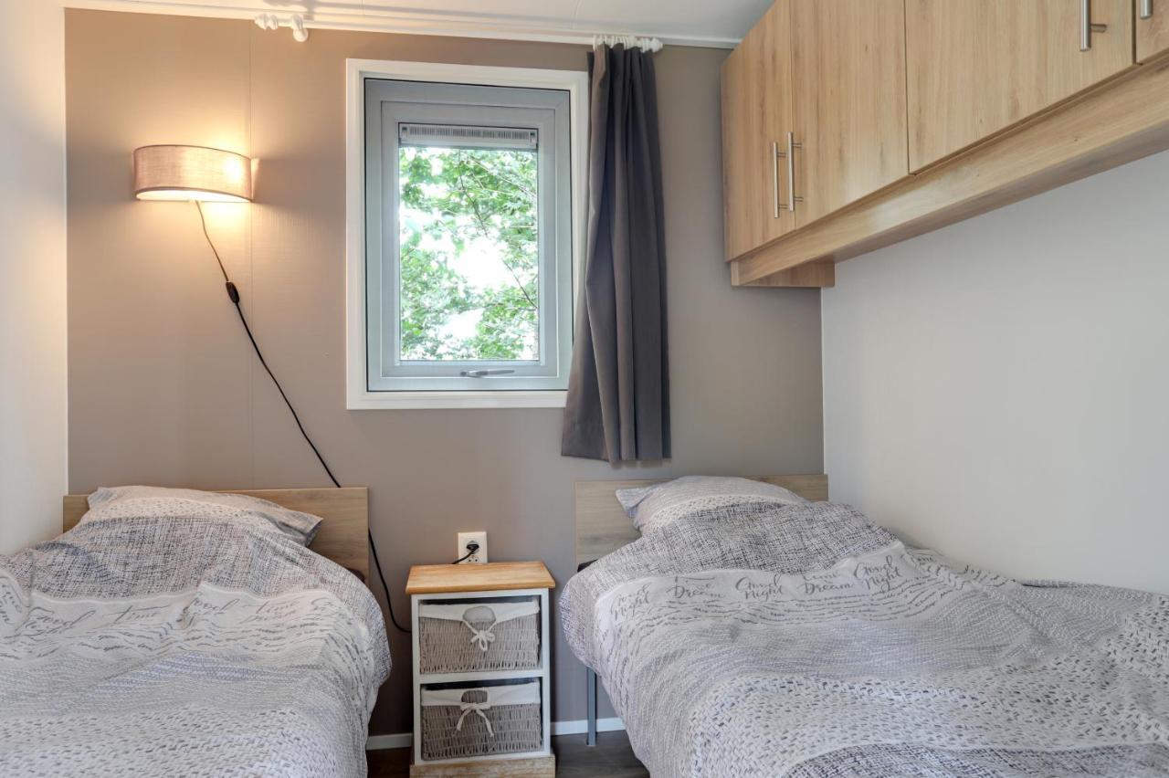 Landelijk Chalet 87 Oosterwolde  المظهر الخارجي الصورة