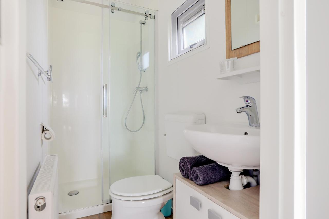 Landelijk Chalet 87 Oosterwolde  المظهر الخارجي الصورة